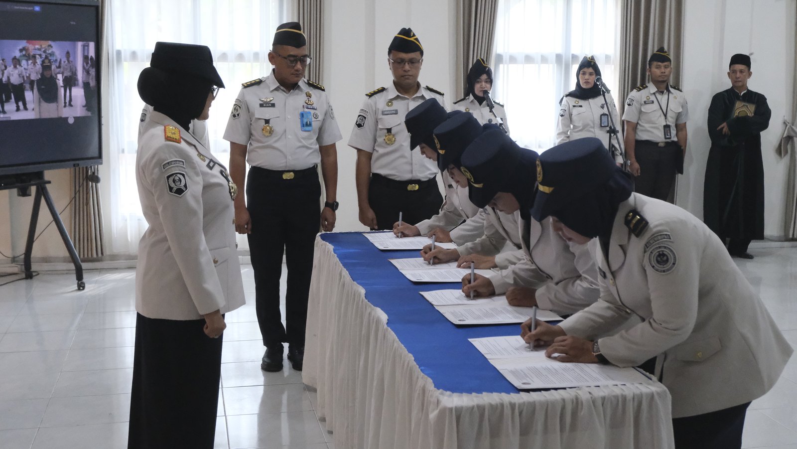 Lantik 5 Nakes, Kanwil Ditjenpas Babel Komitmen Perkuat Layanan Kesehatan